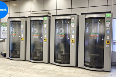 Crazy! I Stayed at SLEEP POD inside a Station in Tokyo Japan