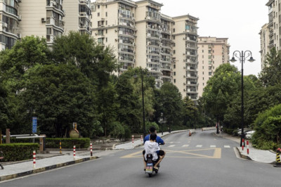 China Plans Sweeping Rescue Policies to Avert Property Crisis