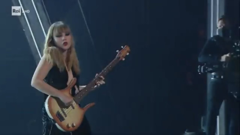 victoria de angelis bass moment in zitti e buoni