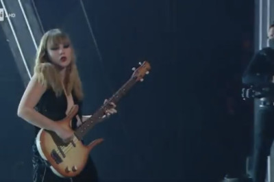 victoria de angelis bass moment in zitti e buoni