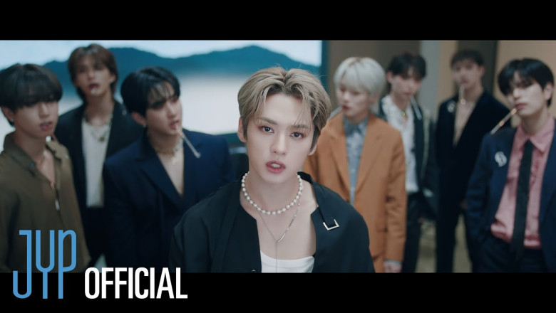 Stray Kids "식혀(CHILL)" Video