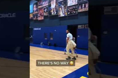 Curry hit 5 in a row from DEEP 😦 (via @ari_fararooy/TT)