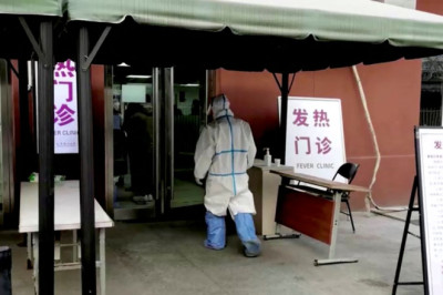 'Tough times': Warnings sound over China's rapid 'zero-COVID' exit