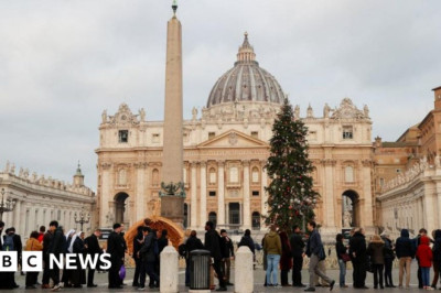Pope Benedict XVI: Lying in state at the Vatican begins