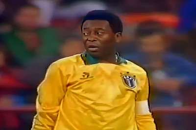 EVEN AT 50 YEARS, LOOK WHAT PELÉ HAS DONE IN THIS FRIENDLY IN ITALY!