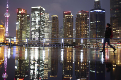 Hong Kong stocks rise 3%, leading gains in the Asia-Pacific as investors look ahead to Fed minutes