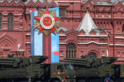 Kremlin stays silent on missile systems seen on Moscow rooftops