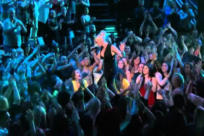 Gwen Stefani and Pharrell Williams Perform 'Hollaback Girl' on The Voice US