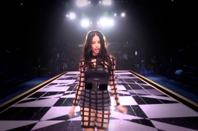 Victoria's Secret Angels Lip Sync 'Shake It Off'
