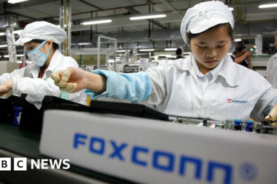 Foxconn: iPhone maker sees revenue slump as demand weakens