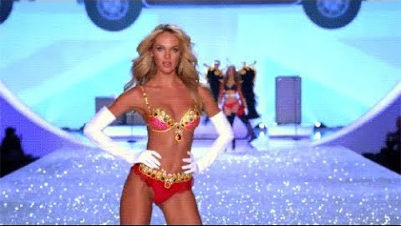 Top 10 Best Walks at the Victoria's Secret Fashion Show OPENINGS