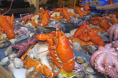 We give you all lobster and chicken! Super luxurious seafood clam Soup / korean street food