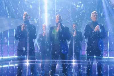 Backstreet Boys - Silent Night (A Very Backstreet Christmas - Live Performance)