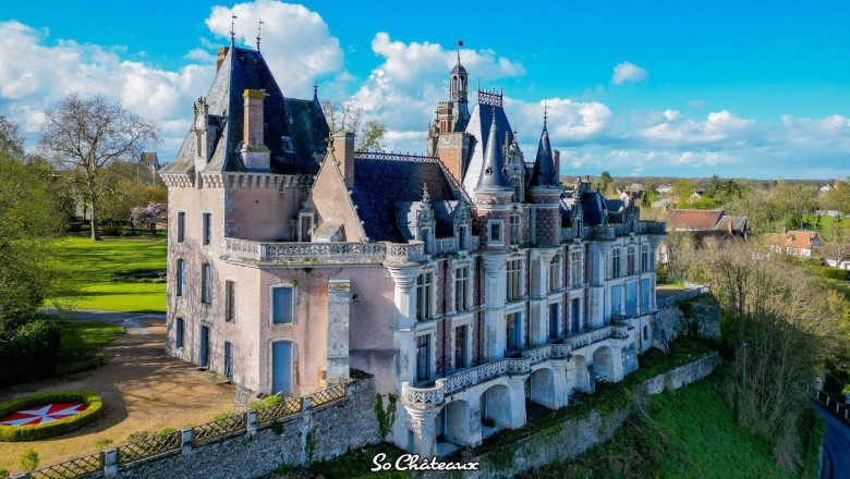 Tour of an Unknown French Chateau with its Owners.