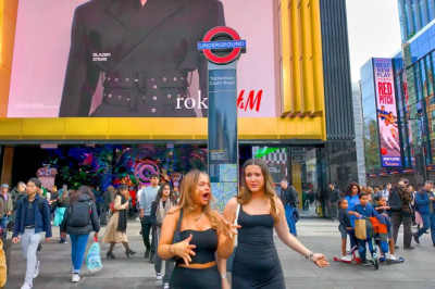 Central London Spring Walk 2024 · 4K HDR West End Virtual Walking Tour · London City Walk 2024