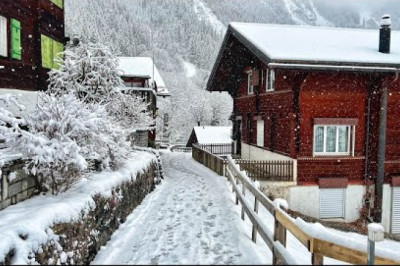 Wengen, Switzerland 4K - Snowy walk in a beautiful Swiss village - Winter wonderland