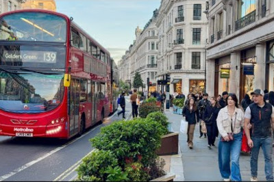 London Bank Holiday Walk | Easter Sunday | Summer Street Walking Tour in Central London [4K HDR]
