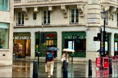 Morning Walk in Central LONDON [4K] | started to rain